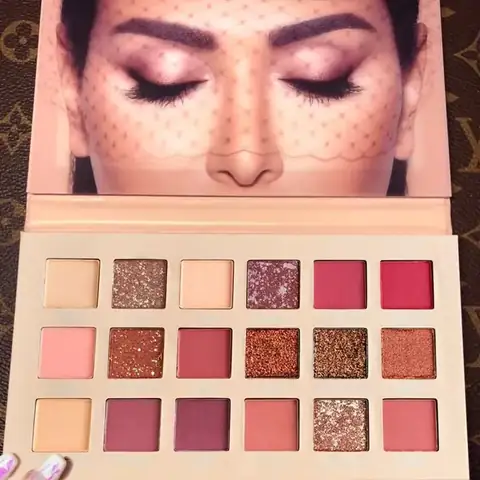 18-Color Eyeshadow Palette