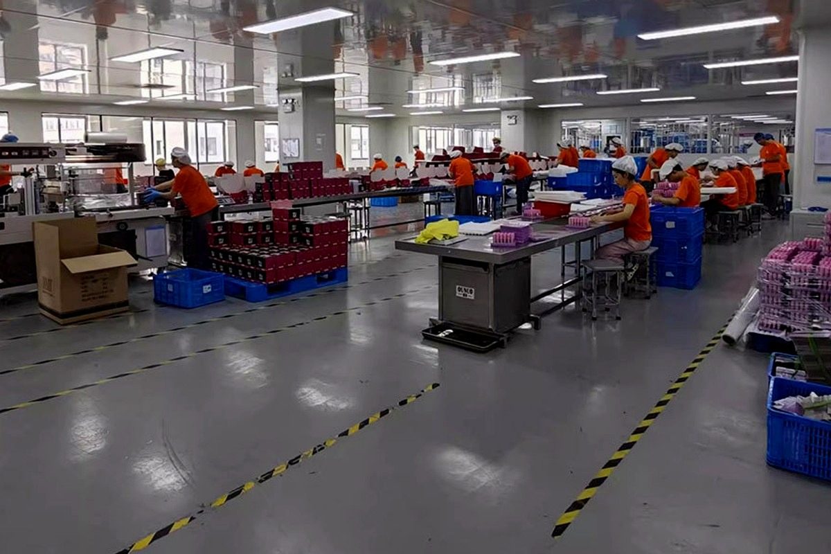 Cosmetics packaging and assembly workshop